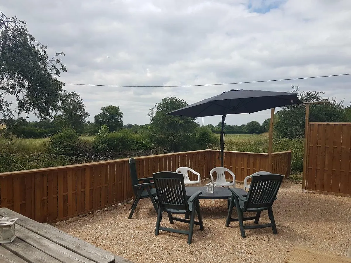 Le Petit Moulin Bed & Breakfast Saint-Hilaire  3*, Saint-Hilaire (Allier)