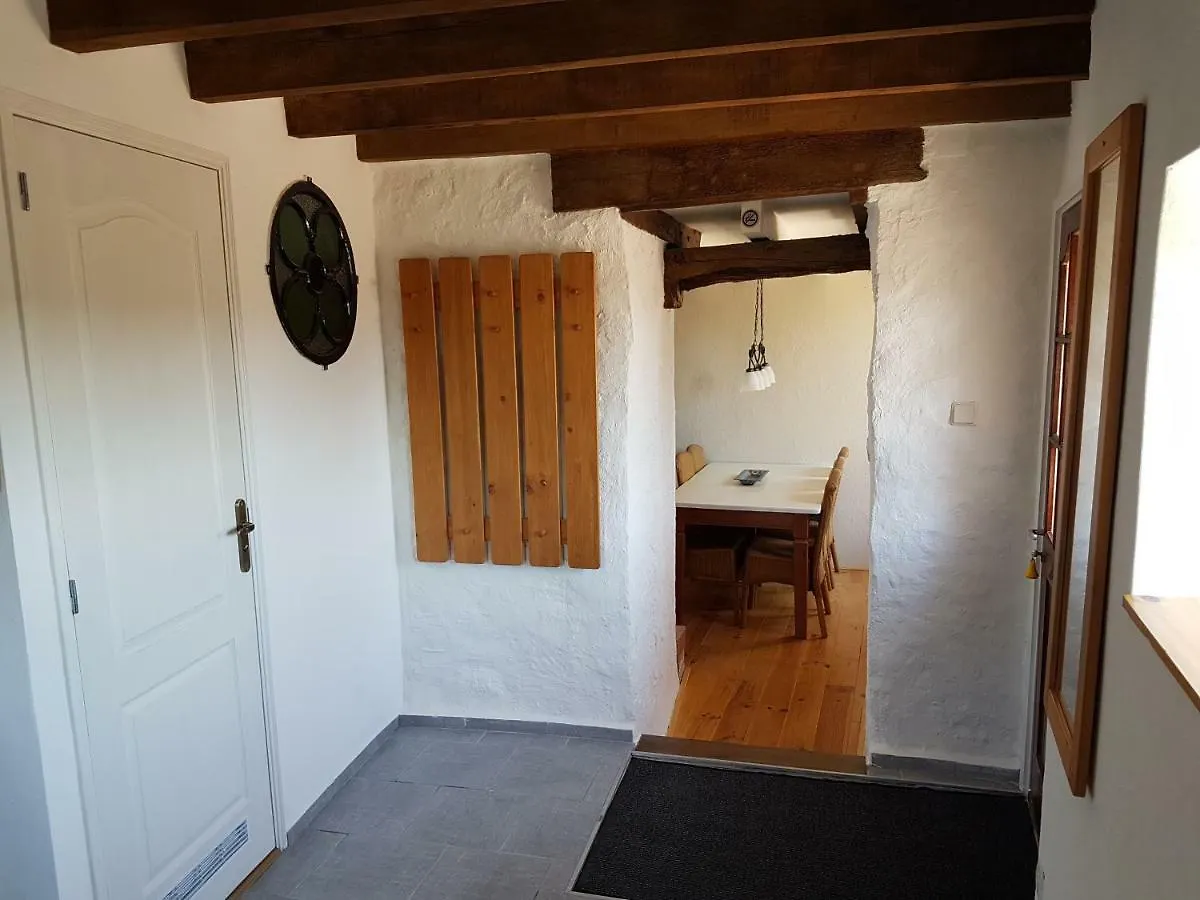 Bed and Breakfast Le Petit Moulin Saint-Hilaire  Bed & Breakfast Saint-Hilaire (Allier)